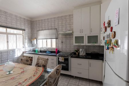 Casa à venda com 128m², 2 quartos e 4 vagas Casa à venda com 128m², 2 quartos e 4 vagasCozinha