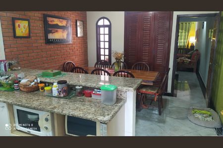 Casa à venda com 3 quartos, 250m² em Parque das Nações, Santo André