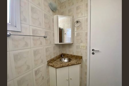 Banheiro de apartamento para alugar com 2 quartos, 54m² em Macedo, Guarulhos