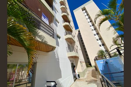 Placa instalada na fachada do imóvel de apartamento para alugar com 2 quartos, 54m² em Macedo, Guarulhos