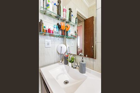 Banheiro de apartamento à venda com 2 quartos, 47m² em Vila Liviero, São Paulo