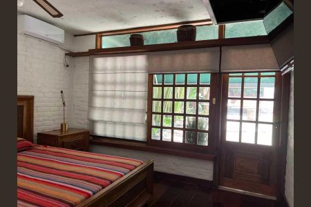 Casa de condomínio à venda com 500m², 3 quartos e 2 vagas
