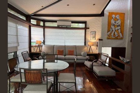 Casa de condomínio à venda com 500m², 3 quartos e 2 vagas