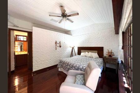 Casa de condomínio à venda com 500m², 3 quartos e 2 vagas