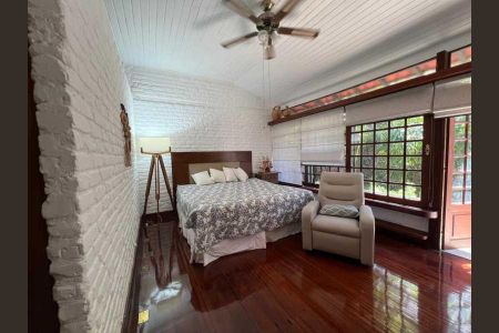 Casa de condomínio à venda com 500m², 3 quartos e 2 vagas
