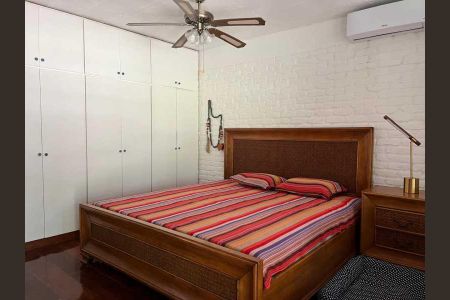 Casa de condomínio à venda com 500m², 3 quartos e 2 vagas