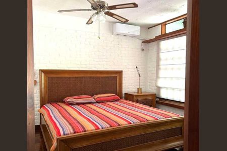 Casa de condomínio à venda com 500m², 3 quartos e 2 vagas
