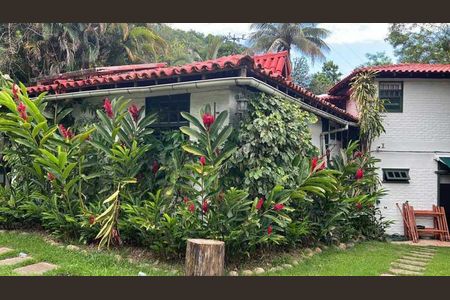 Casa de condomínio à venda com 500m², 3 quartos e 2 vagas