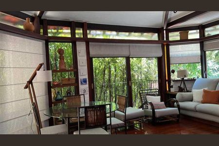 Casa de condomínio à venda com 500m², 3 quartos e 2 vagas