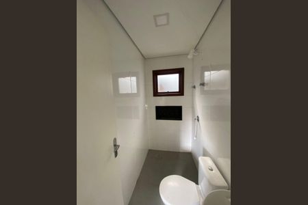 Casa para alugar com 70m², 3 quartos e 1 vaga Casa para alugar com 70m², 3 quartos e 1 vagaBanheiro social