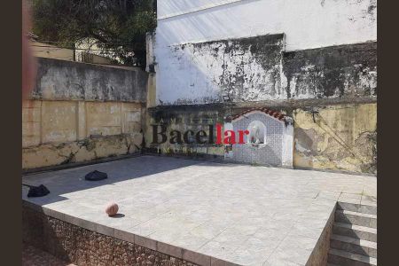 Casa à venda com 240m², 3 quartos e 1 vaga