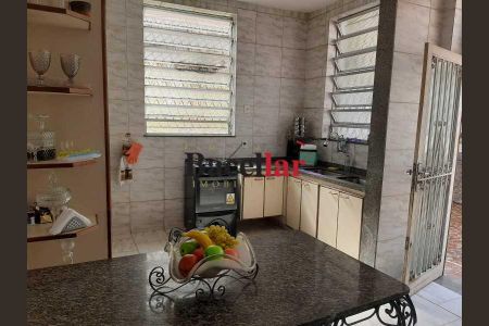 Casa à venda com 240m², 3 quartos e 1 vaga