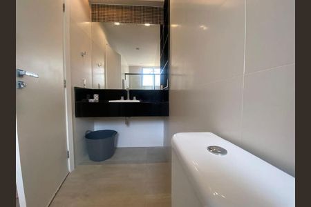 Casa à venda com 250m², 4 quartos e 2 vagas Casa à venda com 250m², 4 quartos e 2 vagasBanheiro