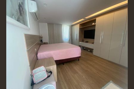 Casa à venda com 250m², 4 quartos e 2 vagas Casa à venda com 250m², 4 quartos e 2 vagasQuarto