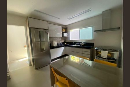 Cozinha de casa à venda com 4 quartos, 250m² em Cantagalo, Niterói