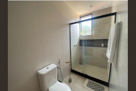 Casa à venda com 250m², 4 quartos e 2 vagas Casa à venda com 250m², 4 quartos e 2 vagasBanheiro