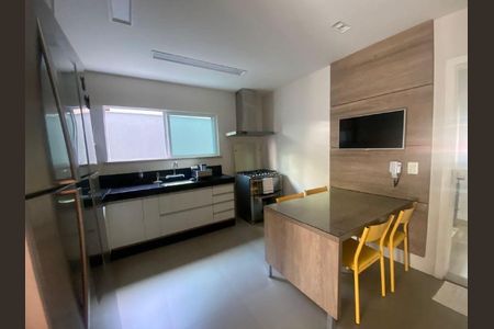 Casa à venda com 250m², 4 quartos e 2 vagas Casa à venda com 250m², 4 quartos e 2 vagasCozinha
