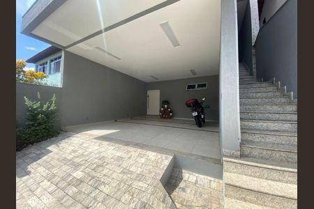 Área Externa de casa à venda com 4 quartos, 250m² em Cantagalo, Niterói