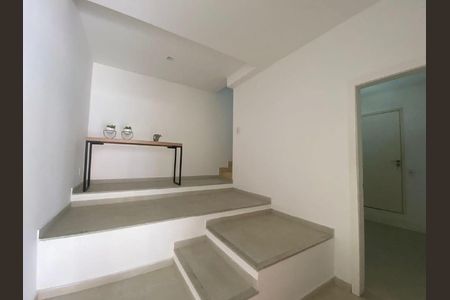 Casa à venda com 250m², 4 quartos e 2 vagas Casa à venda com 250m², 4 quartos e 2 vagasHall de Entrada
