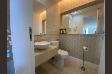 Casa à venda com 250m², 4 quartos e 2 vagas Casa à venda com 250m², 4 quartos e 2 vagasBanheiro