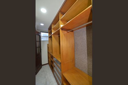 Casa à venda com 350m², 3 quartos e 4 vagasCloset