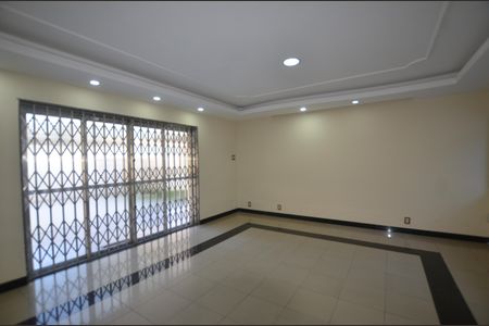 Sala de casa para alugar com 3 quartos, 350m² em Vila Valqueire, Rio de Janeiro