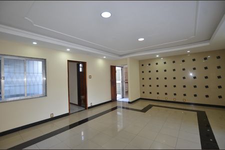 Sala de casa para alugar com 3 quartos, 350m² em Vila Valqueire, Rio de Janeiro