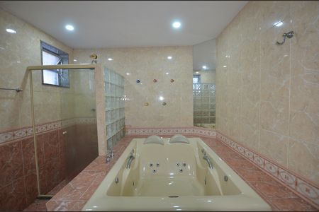 Casa à venda com 350m², 3 quartos e 4 vagasBanheiro da Suíte