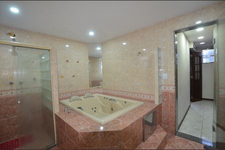 Casa à venda com 350m², 3 quartos e 4 vagasBanheiro da Suíte