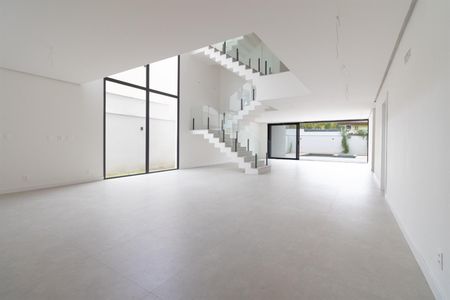 Casa de condomínio à venda com 670m², 5 quartos e 4 vagas