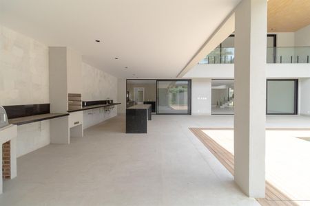 Casa de condomínio à venda com 670m², 5 quartos e 4 vagas