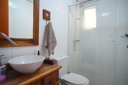Banheiro de apartamento à venda com 3 quartos, 70m² em Partenon, Porto Alegre