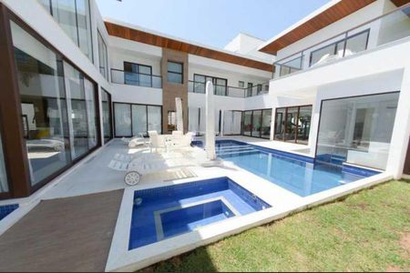 Casa de condomínio à venda com 906m², 5 quartos e 3 vagas
