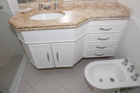 Apartamento para alugar com 178m², 3 quartos e 2 vagas Apartamento para alugar com 178m², 3 quartos e 2 vagasBanheiro da Suíte