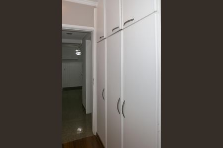 Apartamento para alugar com 178m², 3 quartos e 2 vagas Apartamento para alugar com 178m², 3 quartos e 2 vagasCorredor