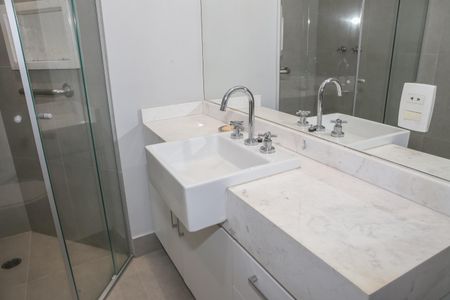Banheiro Social de apartamento para alugar com 3 quartos, 178m² em Pompeia, São Paulo