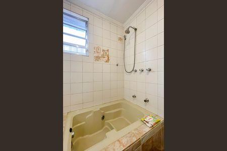 Casa à venda com 180m², 2 quartos e 2 vagas Casa à venda com 180m², 2 quartos e 2 vagasBanheiro