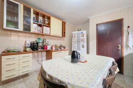 Casa à venda com 180m², 2 quartos e 2 vagas Casa à venda com 180m², 2 quartos e 2 vagasCozinha
