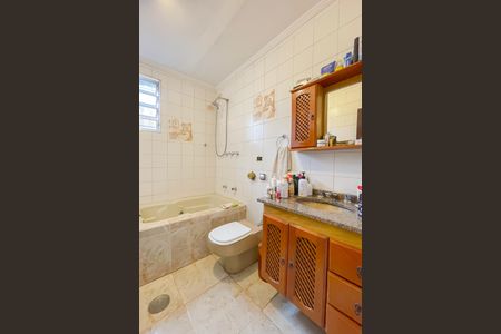 Casa à venda com 180m², 2 quartos e 2 vagas Casa à venda com 180m², 2 quartos e 2 vagasBanheiro