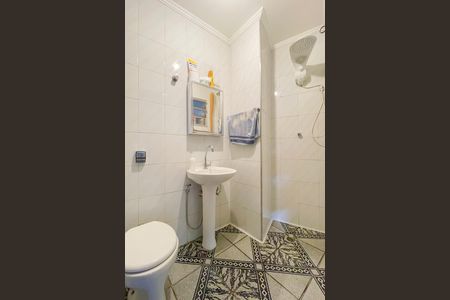 Banheiro de serviço de casa à venda com 2 quartos, 180m² em Cidade São Francisco, São Paulo