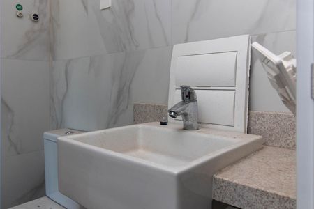 Banheiro de apartamento à venda com 1 quarto, 45m² em Praia de Belas, Porto Alegre