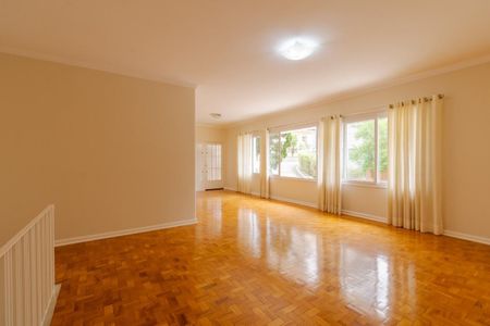 Casa de condomínio à venda com 425m², 4 quartos e 7 vagas