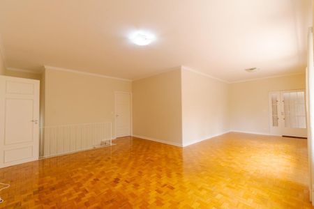 Casa de condomínio à venda com 425m², 4 quartos e 7 vagas