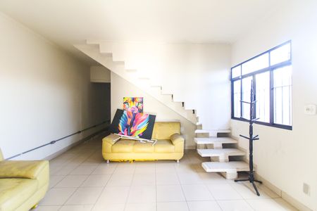 Casa para alugar com 152m², 3 quartos e 1 vaga Casa para alugar com 152m², 3 quartos e 1 vagaSala Casa 1