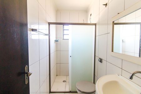Casa para alugar com 152m², 3 quartos e 1 vaga Casa para alugar com 152m², 3 quartos e 1 vagaBanheiro Social Casa 2