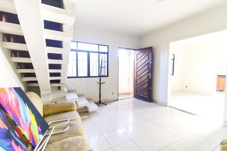 Casa para alugar com 152m², 3 quartos e 1 vaga Casa para alugar com 152m², 3 quartos e 1 vagaSala Casa 1