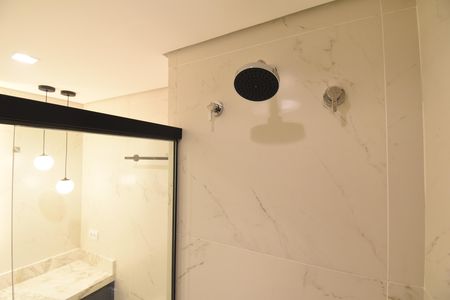 Banheiro de apartamento para alugar com 1 quarto, 43m² em Centro, Curitiba
