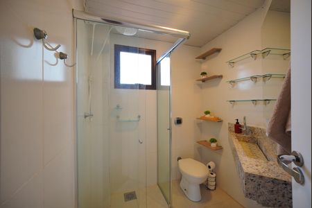 Banheiro de apartamento para alugar com 1 quarto, 60m² em Canasvieiras, Florianópolis