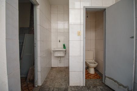 Quintal Banheiro de casa à venda com 2 quartos, 120m² em Grajaú, Rio de Janeiro