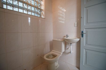 Casa à venda com 120m², 2 quartos e sem vaga Casa à venda com 120m², 2 quartos e sem vagaBanheiro